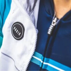 Gilet Gobik Plus 2.0 Iceberg Femme 26 Gilet Gobik Plus 2.0 Iceberg Femme -SRAM Soldes chaleco plus mujer iceberg gobik warm series21 3 dd6ce8e6 059e 445c 8f2a 0461ee7d3c21 600x 700x700 1