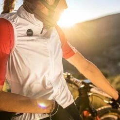 Gilet Gobik Plus 2.0 Moon Femme 28 Gilet Gobik Plus 2.0 Moon Femme -SRAM Soldes chaleco plus2.0 mujer moon gobik warm series22 3 700x700 2