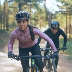 Maillot Manche Longue Gobik Cobble Lavender Femme 40 Maillot Manche Longue Gobik Cobble Lavender Femme -SRAM Soldes maillot cobble lavender mujer sparrow 22 gobik 8 700x 700x700 4