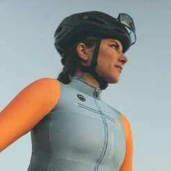 Maillot Manche Longue Gobik Cobble Nectarine Femme 32 Maillot Manche Longue Gobik Cobble Nectarine Femme -SRAM Soldes maillot cobble nectarine mujer sparrow cold season 22 gobik 5 700x 700x700 3