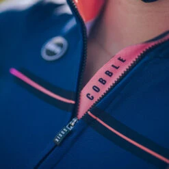 Maillot Manche Longue Gobik Cobble Sapphire Femme -SRAM Soldes maillot cobble s a p p h i r e mujer 4 700x700 5