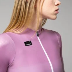 Maillot Manche Courte Gobik Attitude 2.0 Glycine Femme 2023 -SRAM Soldes maillot mujer mc attitude2.0 wisteria caps dye gobik 4 700x700 2