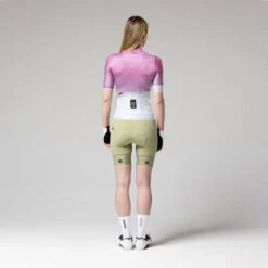 Maillot Manche Courte Gobik Attitude 2.0 Glycine Femme 2023 -SRAM Soldes maillot mujer mc attitude2.0 wisteria caps dye gobik 5 700x700 1