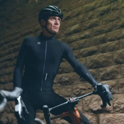 Maillot Gobik Manche Longue Pacer Solid Jet Black Homme 2023 35 Maillot Gobik Manche Longue Pacer Solid Jet Black Homme 2023 -SRAM Soldes maillot pacer unisex solid jet black cold season 22 gobik 4 1500x1500 700x700 3