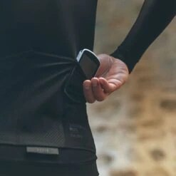 Maillot Gobik Manche Longue Pacer Solid Jet Black Homme 2023 36 Maillot Gobik Manche Longue Pacer Solid Jet Black Homme 2023 -SRAM Soldes maillot pacer unisex solid jet black cold season 22 gobik 5 1500x1500 700x700 3
