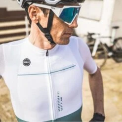 Maillot Manche Courte Gobik Attitude Greenland Unisex -SRAM Soldes maillot unisex attitude greenland gobik warm series21 3 b3992be8 6718 4836 8c33 89ba6ad8667c 600x 700x700 1