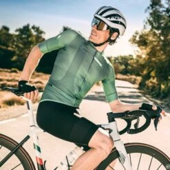 Maillot Manches Courtes Gobik Carrera 2.0 Fairway Unisex 34 Maillot Manches Courtes Gobik Carrera 2.0 Fairway Unisex -SRAM Soldes maillot unisex carrera fairway gobik warm series22 3 700x700 3