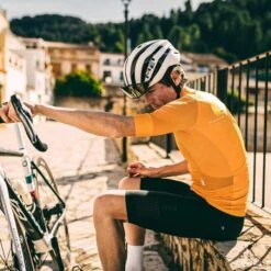 Maillot Manches Courtes Gobik Carrera 2.0 Mango Unisex -SRAM Soldes maillot unisex carrera mango gobik warm series22 3 700x700 3