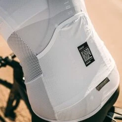 Maillot Manches Courtes Gobik Carrera 2.0 Moon Unisex 25 Maillot Manches Courtes Gobik Carrera 2.0 Moon Unisex -SRAM Soldes maillot unisex carrera moon gobik warm series22 4 700x700 1